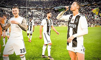 «Πνίγηκαν» στη σαμπάνια οι παίκτες της Γιουβέντους-Έριξαν τον Αλέγκρι στην πισίνα (vids)