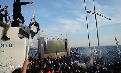 Πανικός στον Λευκό Πύργο από τους φίλους του ΠΑΟΚ (pics)
