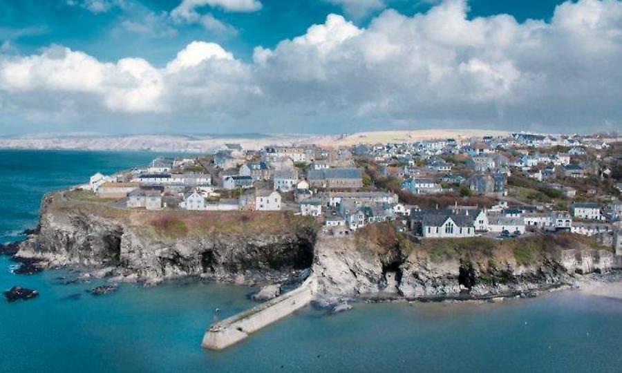 Μια ανάσα απ’ την Αθήνα: 4 ελληνικά νησιά ιδανικά για τις διακοπές του Πάσχα