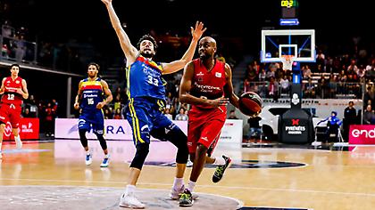 Απίστευτη ανατροπή και άλμα playoffs με buzzer beater για Σαραγόσα (video)