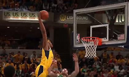 Απίστευτο κάρφωμα του Μάιλς Τέρνερ στην πρώτη θέση του Top 5 (video)