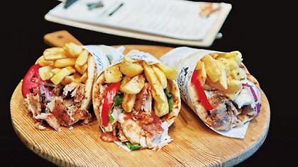 Η πόλη που δεν πειράζει την τιμή στο σουβλάκι