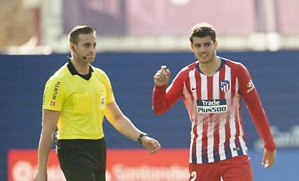 «Καμπάνα» στον διαιτητή που έπιασε από τον αυχένα τον Μοράτα