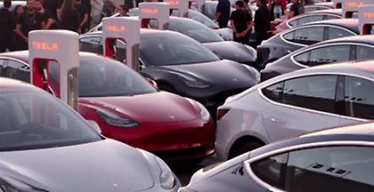Στόλο από ρομποταξί χωρίς οδηγό θα κυκλοφορήσει η Tesla το 2020