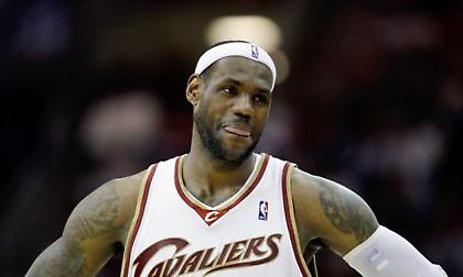 ΡΕΤΡΟ: Το τριπλ νταμπλ του ΛεΜπρόν στο πρώτο του ματς σε playoffs! (video)