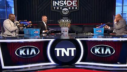 Ο Σακίλ έκανε μούσκεμα τον Μπάρκλεϊ (video)