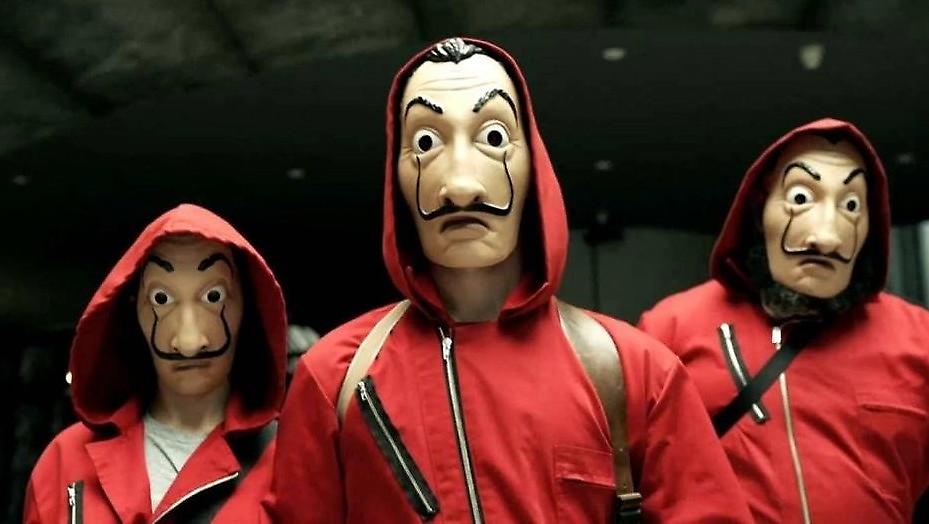La Casa de Papel: Έβγαλαν μέχρι και λαμπάδες στη Θεσσαλονίκη (vid)