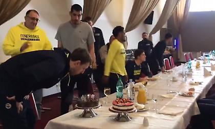 Η τούρτα-έκπληξη της Φενέρ στον Βέσελι (video)