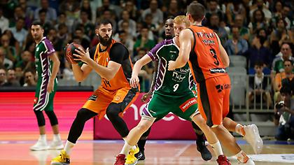 Διέλυσε τη Μάλαγα και καπάρωσε την τετράδα η Βαλένθια