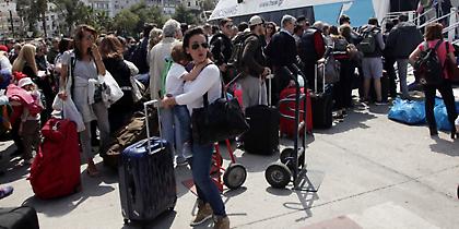 Σε εξέλιξη η πασχαλινή έξοδος -Χαμός σε λιμάνια, ΚΤΕΛ και Eθνικές Oδούς