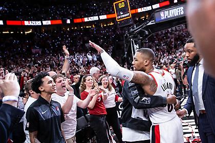 «Ξεπούλησαν» τα παπούτσια του Λίλαρντ μετά την επική του εμφάνιση