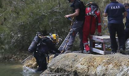 Άκαρπες έρευνες στην Κύπρο, το πρωί καταδύσεις στις δύο «σκοτεινές» λίμνες