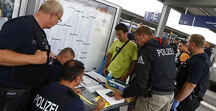 Η Γερμανία διακόπτει την εξέταση αιτήσεων ασύλου ορισμένων Σύρων προσφύγων