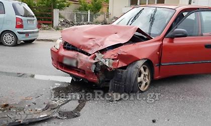 Τροχαίο στη Λαμία: Σφοδρή σύγκρουση ΙΧ με φορτηγάκι (pics)