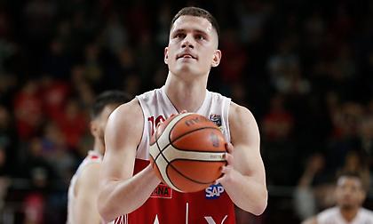 Χαμόγελα με Νέντοβιτς στην Αρμάνι