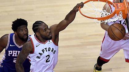 Τράβηξε… 45άρι και «σκότωσε» τους Σίξερς ο Λέοναρντ