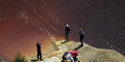 Serial killer: Ανασύρουν τις βαλίτσες από την Κόκκινη Λίμνη - Φόβοι και για άλλα θύματα