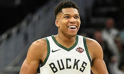 Οι ελληνικές ευχές των Μπακς για το Πάσχα (pic)