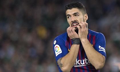 Ο γιος του Σουάρες… δαγκώνει (pic)