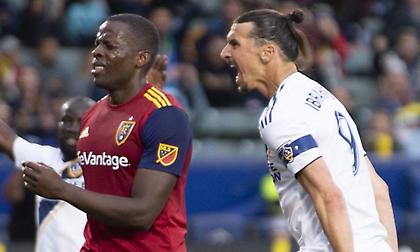 Πανηγύρισε προκλητικά μπροστά σε αντίπαλο του ο Ζλάταν (video)