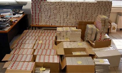 Ηράκλειο: Αλλοδαπές συνελήφθησαν στο αεροδρόμιο με χιλιάδες πακέτα λαθραία τσιγάρα