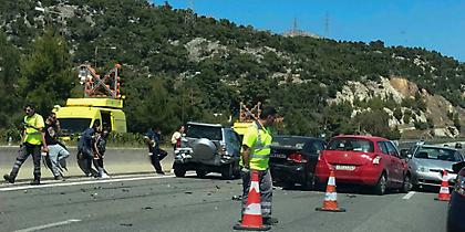 Καραμπόλα στην Κινέτα -Μεγάλο μποτιλιάρισμα στο ρεύμα της εθνικής οδού προς Αθήνα (pic)