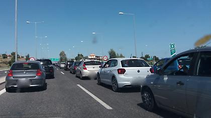 Επιστροφή εκδρομέων: Μεγάλες ουρές στον Ισθμό