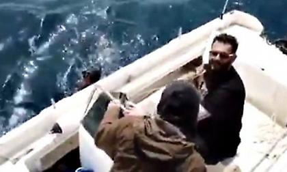 Ο Φώτσης στο τιμόνι, ο Λάζος στην… ψαριά! (video)