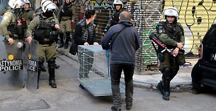 Θύμα ξυλοδαρμού στα Εξάρχεια - Φορούσε μπλούζα με έμβλημα της Μακεδονίας