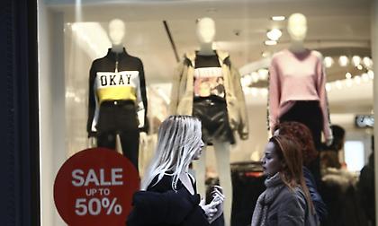 Ωράριο καταστημάτων σήμερα (30/4/19): Πότε ξεκινάνε οι ενδιάμεσες εκπτώσεις