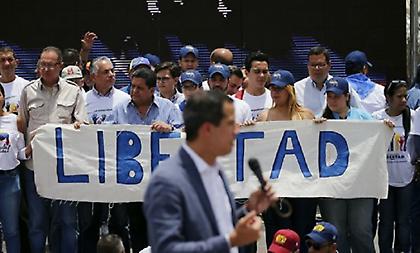 Βενεζουέλα: Σε στρατιωτική εξέγερση καλεί με βίντεο ο Γκουαϊδό