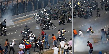 Βενεζουέλα: «Μαύρο» σε CNN και BBC έριξε ο Μαδούρο -Κόπηκαν οι απευθείας συνδέσεις (video)