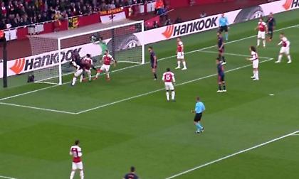 Η Βαλένθια έπαιξε… βόλεϊ στην άμυνα της Άρσεναλ και πάγωσε το «Emirates»! (video)