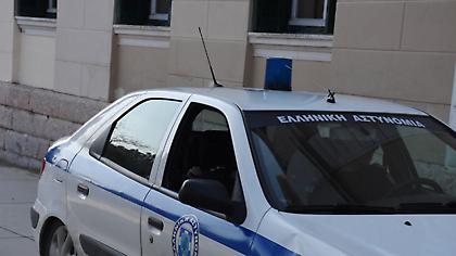 Άγριο έγκλημα στο Παλαιό Φάληρο: Μαχαίρωσαν 53χρονη έξω από το σπίτι της