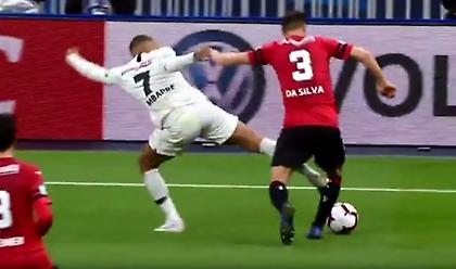 Τρεις αγωνιστικές σε Εμπαπέ, αγκαλιά με το «Χρυσό Παπούτσι» ο Μέσι