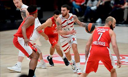 Τζέιμς: «Αν υποβιβαστεί ο Ολυμπιακός, θα παίζει ακόμα στην Ευρωλίγκα;»