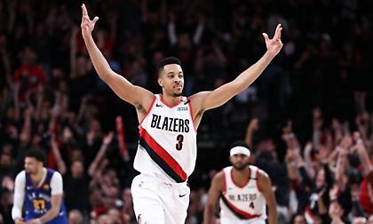 Ματσάρα με τέσσερις παρατάσεις και 2-1 για τους Μπλέιζερς