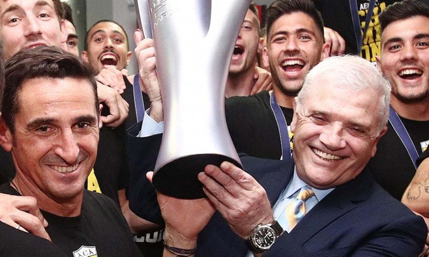 Μένει ο Μανόλο και χτίζει τη νέα ΑΕΚ