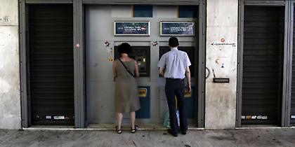 Eρχονται χρεώσεις στις αναλήψεις μετρητών μέσω ΑΤΜ- Τι θα γίνει στην Ελλάδα