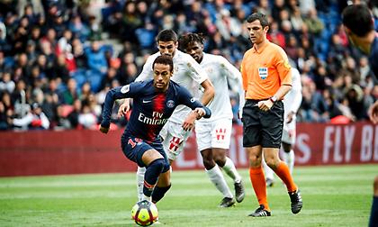 Μετράει μέρες για... διακοπές η Παρί