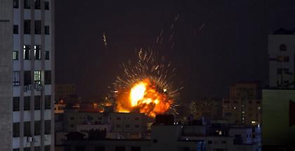 Μπαράζ ρουκετών και αεροπορικών επιδρομών στη Γάζα - Ισοπεδώθηκε το Anadolu