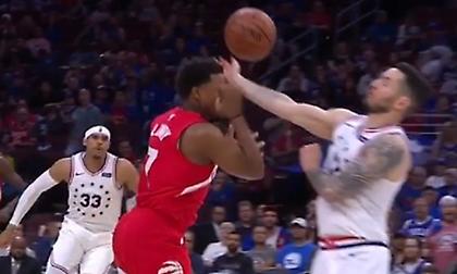 Ο Λάουρι αυτοτραυματίστηκε και ζητούσε φάουλ (video)