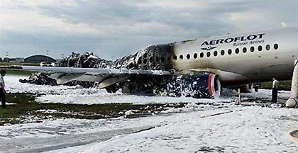 Μαρτυρίες για χτύπημα κεραυνού στο μοιραίο Sukhoi της Αeroflot (video)