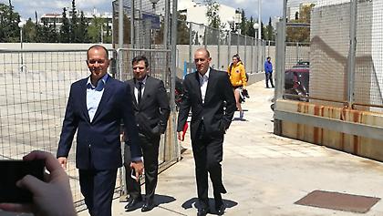 Έφτασαν στη σύσκεψη του ΕΣΑΚΕ οι Αγγελόπουλοι (pic)