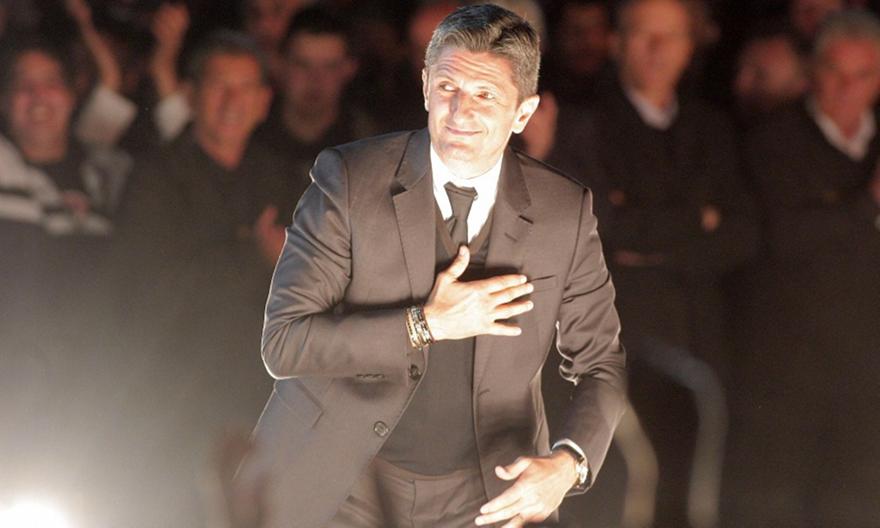 Η στιγμή που συγκινήθηκε ο Λουτσέσκου (video)