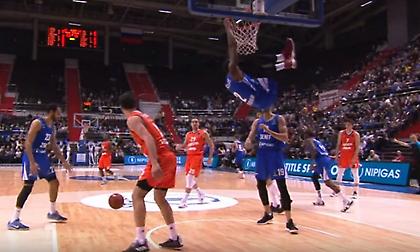 Φοβερό put-back από Ρέινολντς στο Top 10 του Eurocup