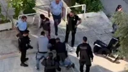 Βίντεο: Η στιγμή της σύλληψης του αδελφοκτόνου του Παλαιού Φαλήρου