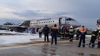 Αεροπορική τραγωδία στη Μόσχα: Οι τρεις θεωρίες για τη φωτιά που σκότωσε 41 ανθρώπους