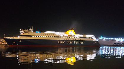 Στον Πειραιά επιστρέφει το Blue Star Paros λόγω μηχανικής βλάβης