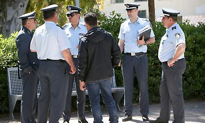 Γελοιότητες από την αστυνομία, της φαίνονται… πολλές οι προσκλήσεις!